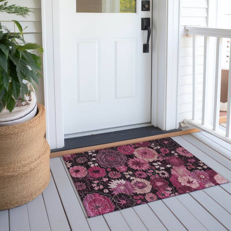 Machine Washable Indoor/ Outdoor Modern Floral Chantille Rug - Blush - 1'8" x 2'6"