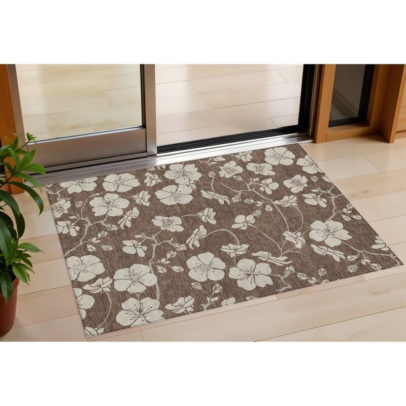 HomeRoots Floral Transitional Rectangle Outdoor Rug - 3' x 5'