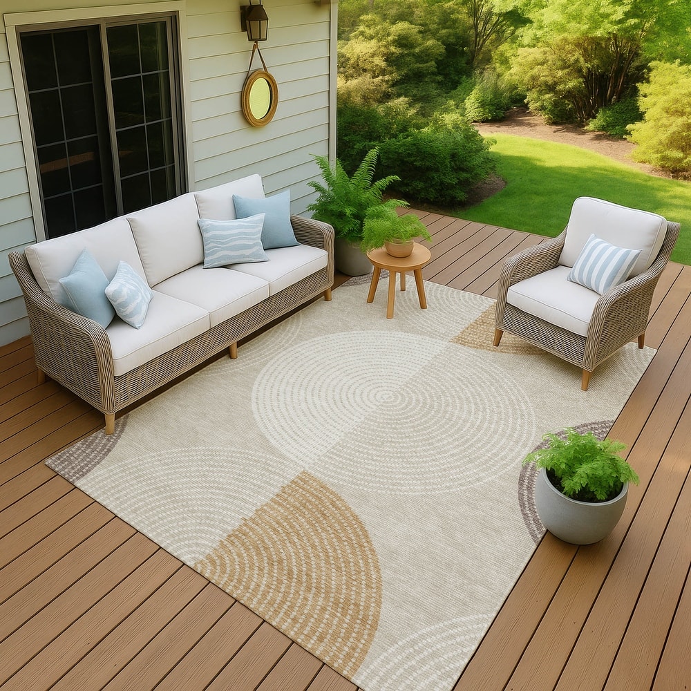 Machine Washable Indoor/ Outdoor Casual Circles Chantille Rug