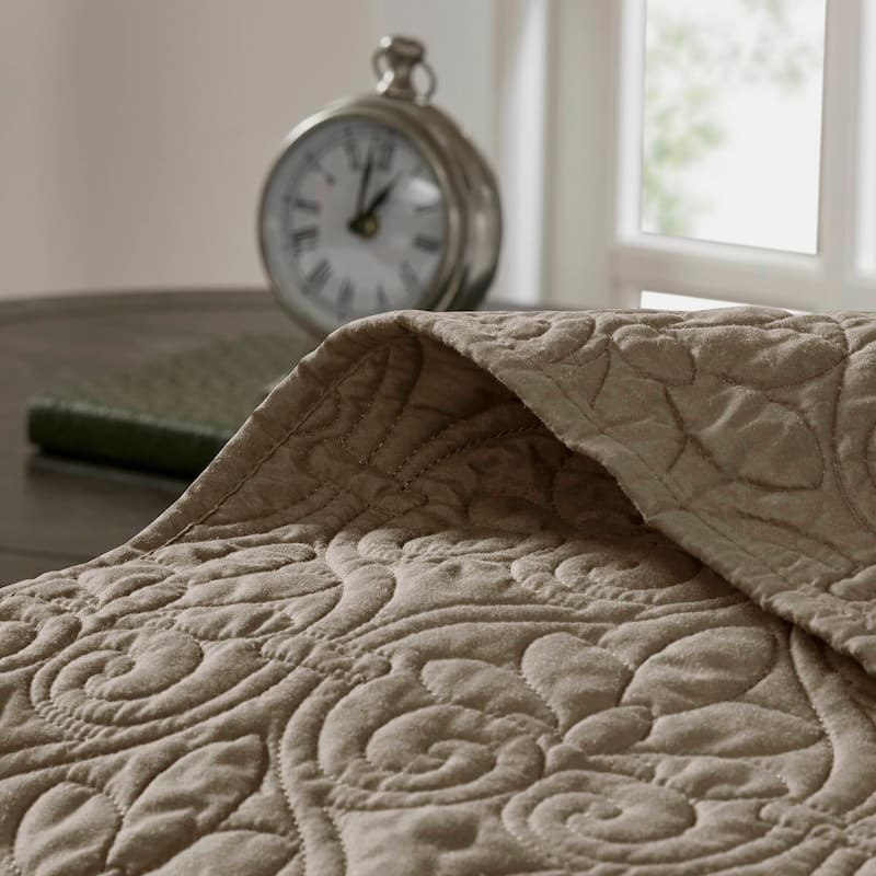 Madison Park Mansfield Reversible Oversized 3-piece Solid Texture Bedspread Quilt Set with Matching Shams