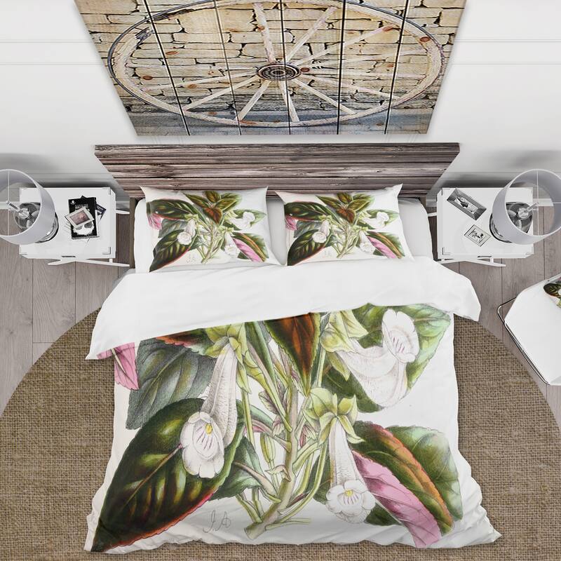 Designart 'Vintage Blossoming Flower V' Traditional Duvet Cover Set