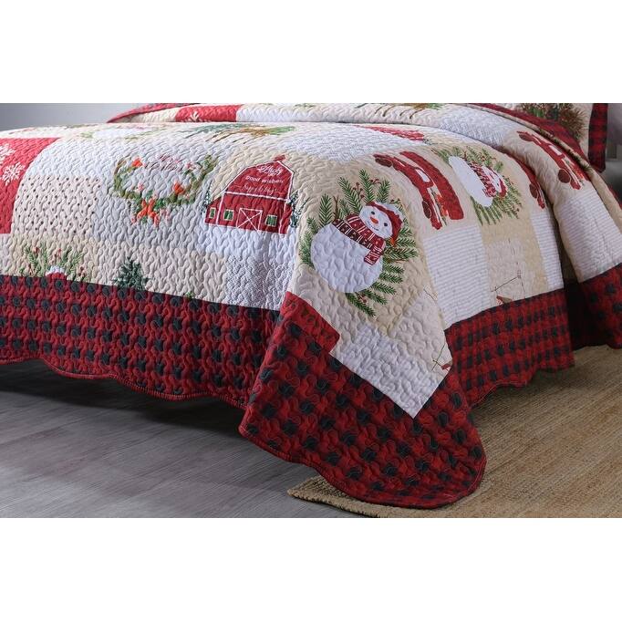 MarCielo Christmas Patterned Red and Green 3-piece Quilt Set