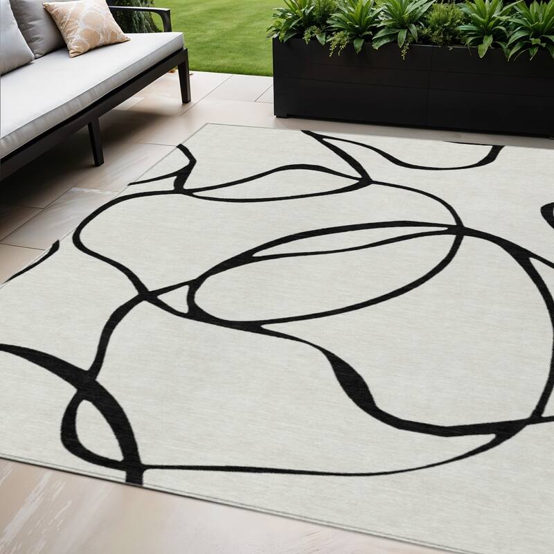 HomeRoots Abstract Transitional Rectangle Outdoor Rug - 5' X 8'