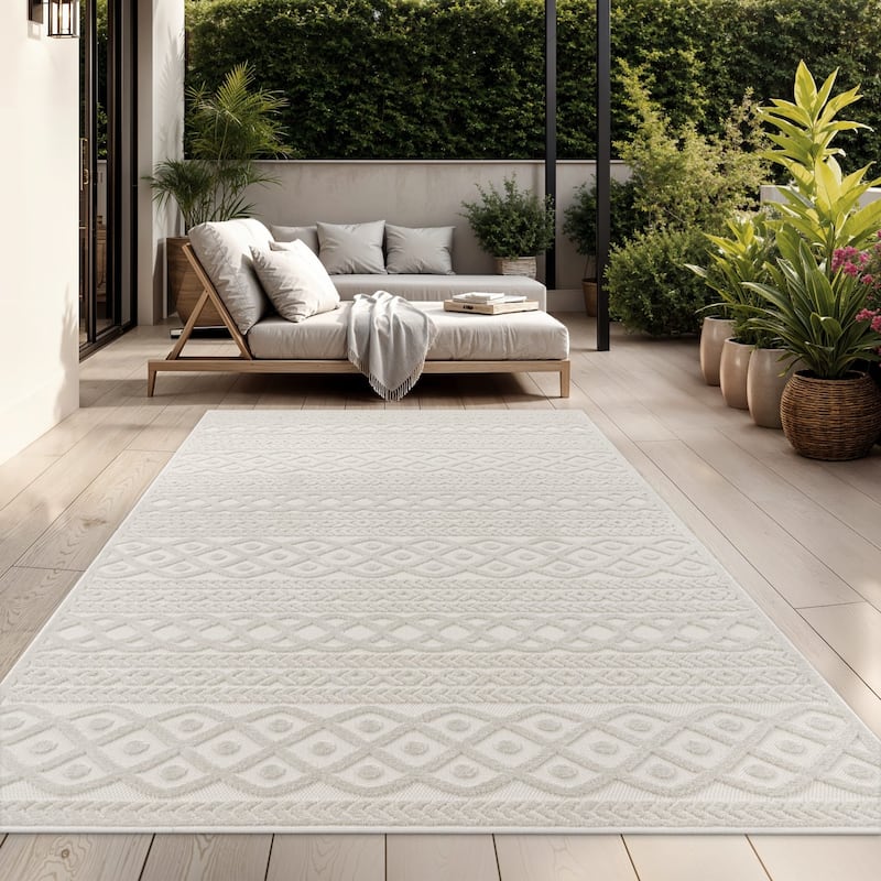 Modern Area Rug with Soft High Low Trellis Pattern in Aztec Look in Silver Cream - 6'7" x 9'6"