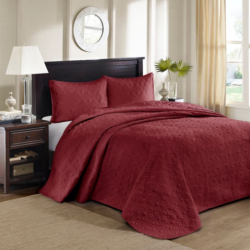 Madison Park Mansfield Reversible Oversized 3-piece Solid Texture Bedspread Quilt Set with Matching Shams