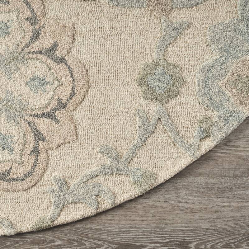 Sevita Delicate Traditional Floral Area Rug