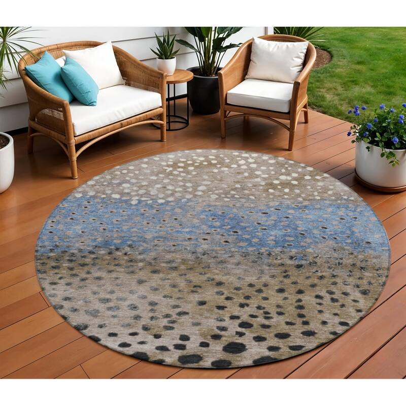 HomeRoots Abstract Transitional Rectangle Outdoor Rug - 8' Round