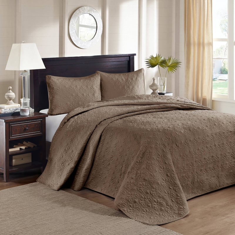 Madison Park Mansfield Reversible Oversized 3-piece Solid Texture Bedspread Quilt Set with Matching Shams