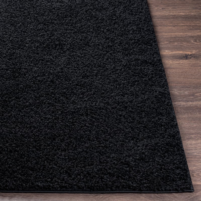 Artistic Weavers Dawsen Solid Plush Area Rug