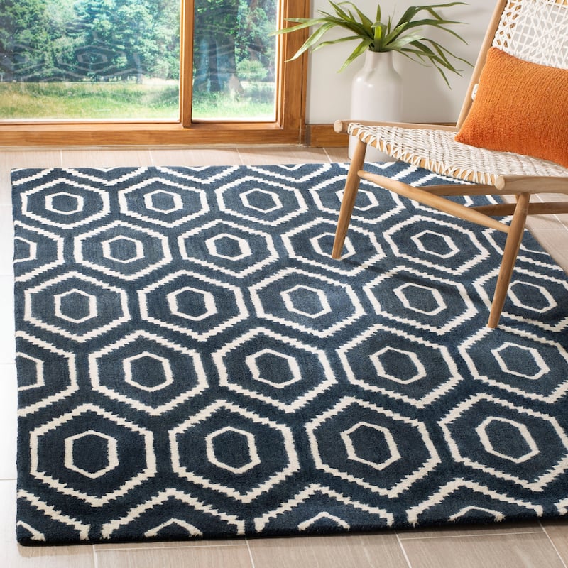 SAFAVIEH Handmade Himalaya Geranium Leaf Modern Wool Rug - 8' x 10' - Navy/Ivory
