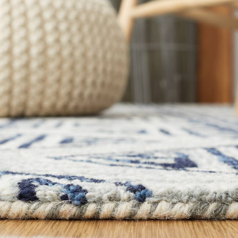 SAFAVIEH Handmade Metro Andreina Boho Tribal Wool Rug