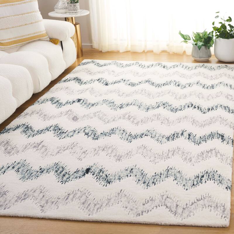 SAFAVIEH Handmade Soho Kaljopa Modern Chevron Wool & Viscose Rug - 5' x 8' - Ivory/Grey
