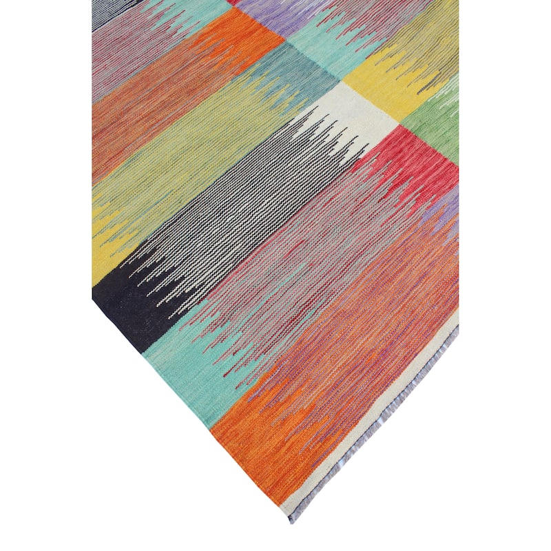 Modern Flatweave Qaljan Ivory/Black Rug - 5'7" x 8'1"