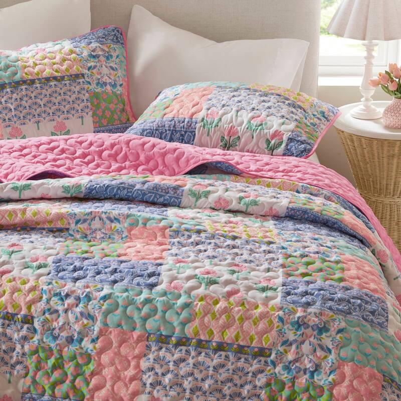 Intelligent Design Nellie Quilt Set