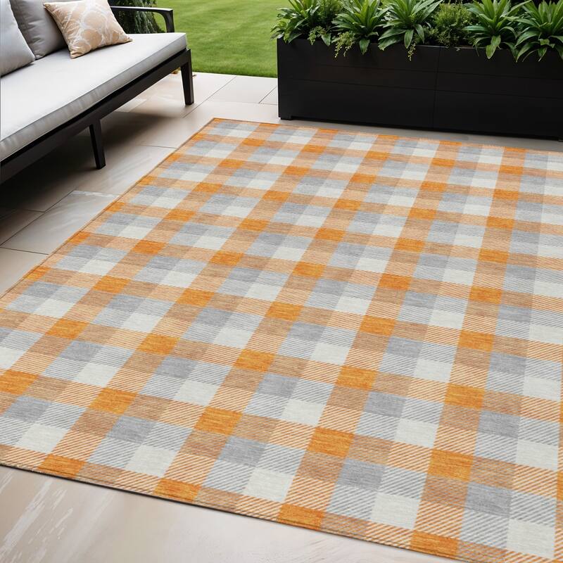 HomeRoots Plaid Transitional Rectangle Outdoor Rug - 5' X 8'