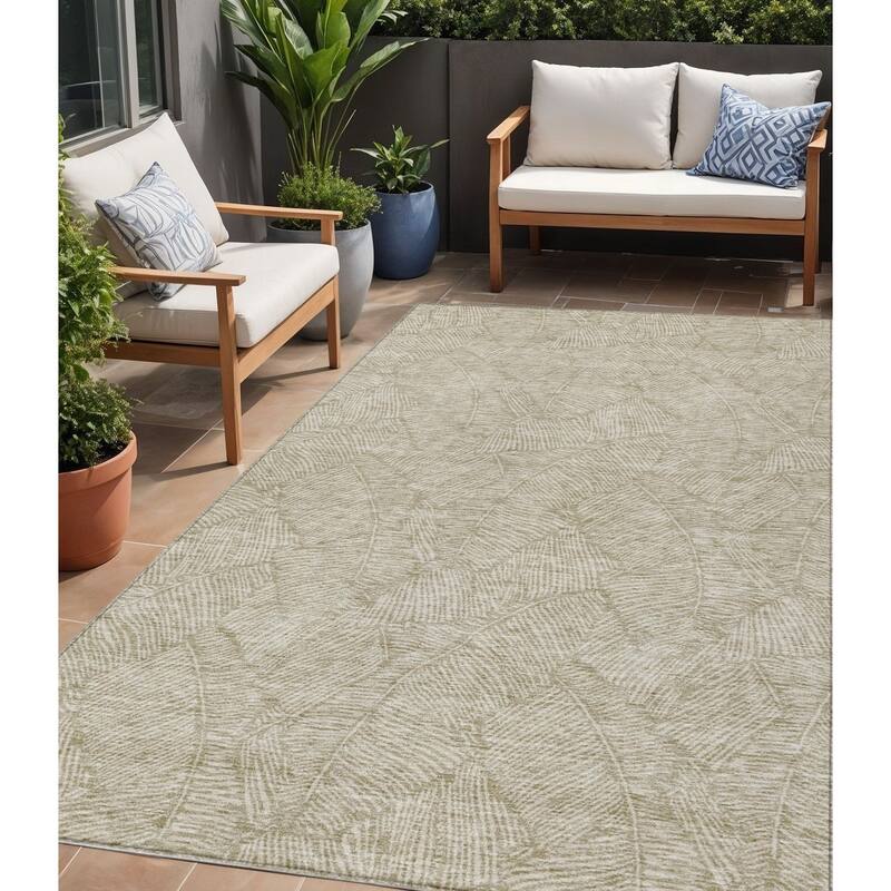 HomeRoots Floral Transitional Rectangle Outdoor Rug - 5' X 8'