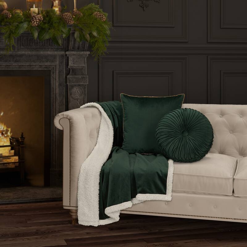 J. Queen New York Casey Christmas Sherpa Throw - Evergreen