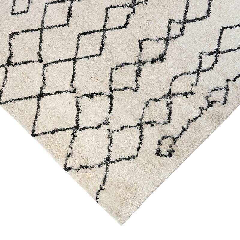 Qavij Geometric Stain Resistant Soft Area Rug By HomeRoots - 10' Runner