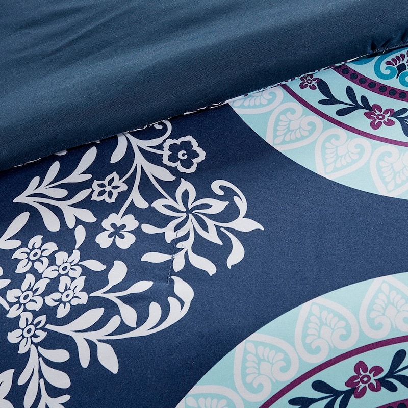 Intelligent Design Eleni Boho Comforter Set with Bed Sheets