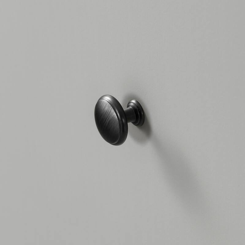 5-Drawer Chest Dresser in Soft Gray Finish Featuring Ample Storage and Sleek Contemporary Styling