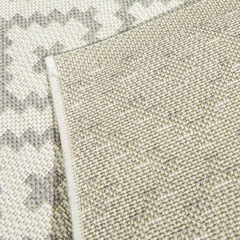 Cassady Diamond Trellis Indoor/Outdoor Area Rug