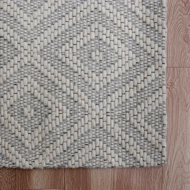 Sevita Cel Ivory Diamond Wool Indoor Area Rug, 5' x 7'9"