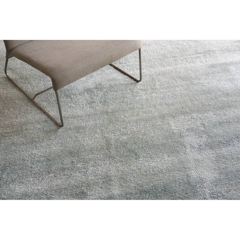Exquisite Rugs Plush Hand-Knotted Bamboo Silk/New Zealand Wool Gray Area Rug