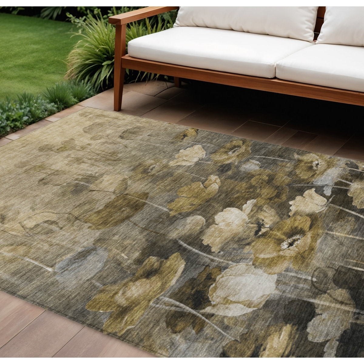 HomeRoots Floral Transitional Rectangle Outdoor Rug