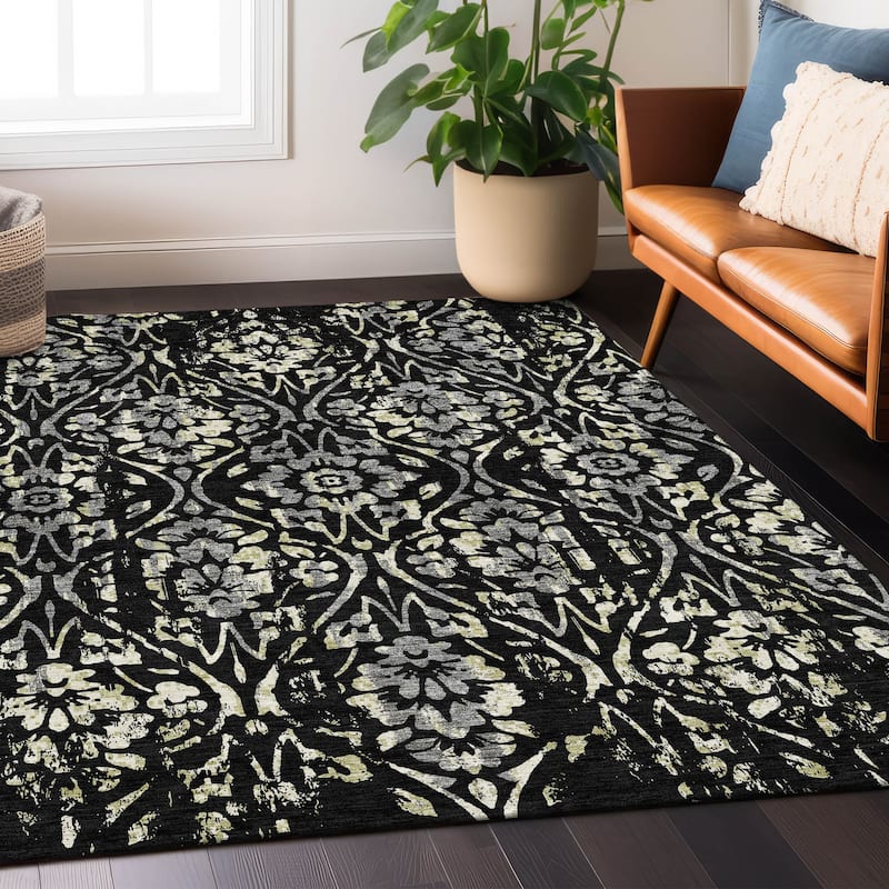 Machine Washable Indoor/ Outdoor Chantille Distressed Traditional Rug
