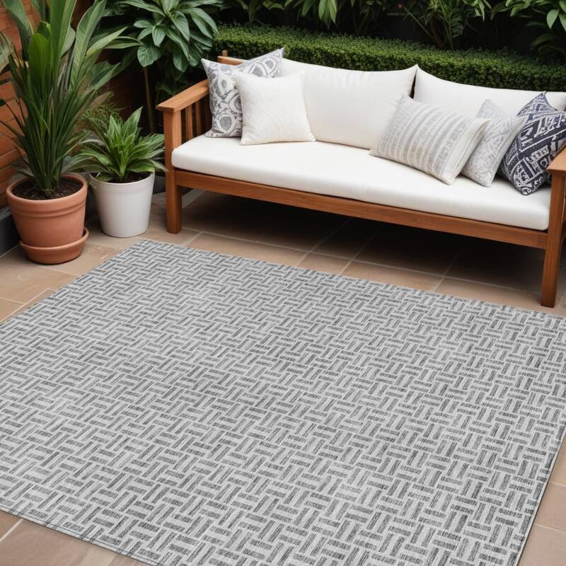 HomeRoots Geometric Transitional Rectangle Outdoor Rug - 10' X 14'