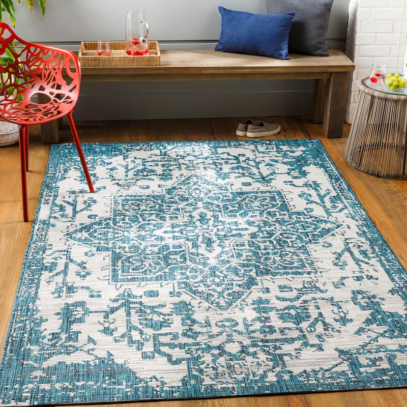 Livabliss Andell Indoor/ Outdoor Vintage Medallion Area Rug
