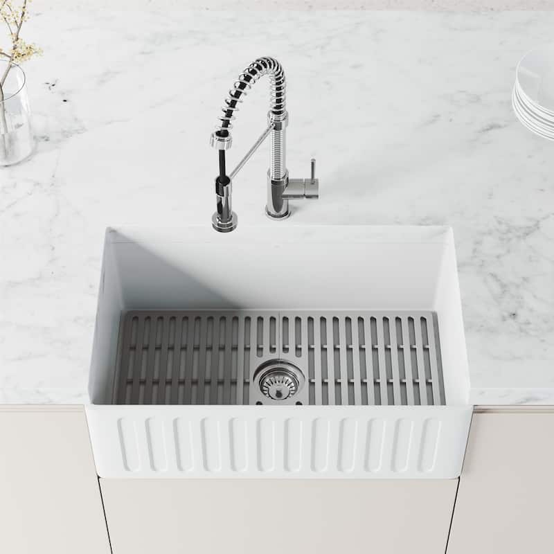 VIGO Edison 19" H Single Handle Pull-Down Sprayer Kitchen Faucet