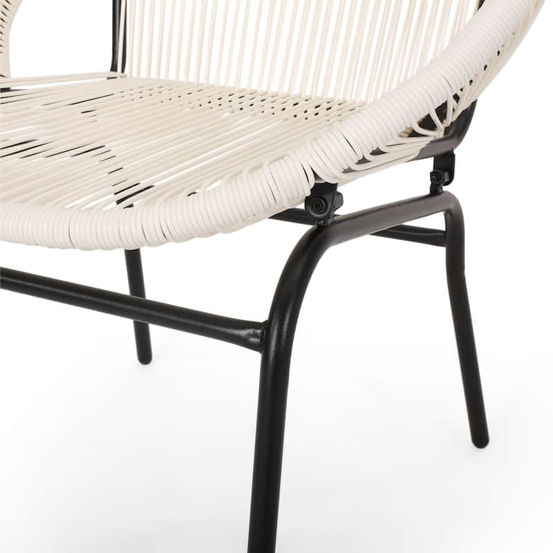 Stylish and Comfortable Outdoor Seating