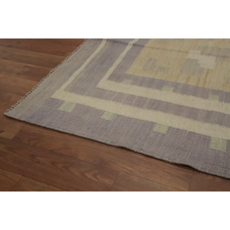 Hand Woven Southwestern Wool Multi-Colored Geometric Area Rug - 6' 9'' X 4' 10''