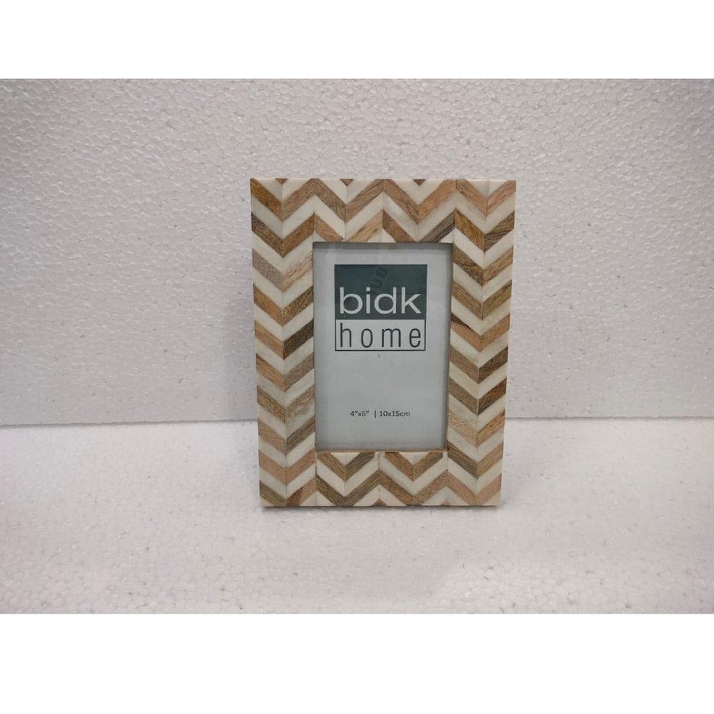 Zig Zag Picture Frame - for 4" x 6" Photo - White and Brown - 4-inchx6-inch