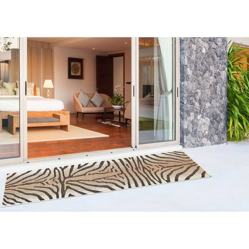 Liora Manne Carmel Zebra Indoor/Outdoor Rug Sand