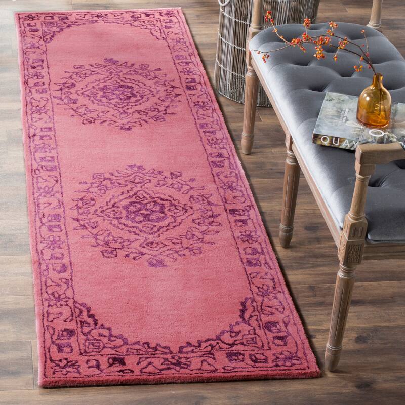 SAFAVIEH Handmade Glamour Gudmundina Modern Viscose Rug