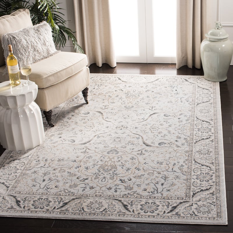 SAFAVIEH Isabella Pietra Traditional Oriental Rug - 4' x 6' - Light Grey/Cream - Rectangle