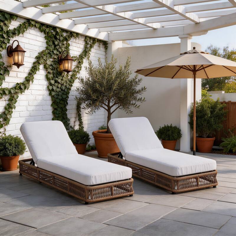 Set of 2 Woven Rattan Outdoor Chaise Lounge With Cushion