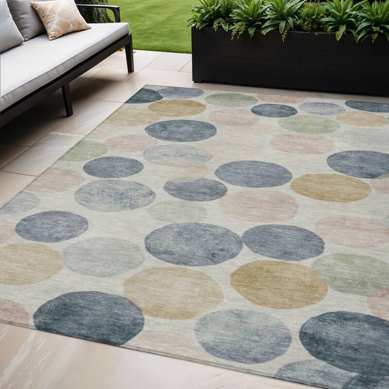 HomeRoots Geometric Transitional Rectangle Outdoor Rug - 5' X 8'