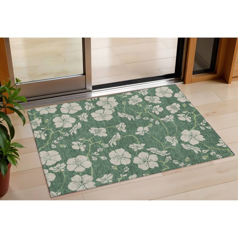 HomeRoots Floral Transitional Rectangle Outdoor Rug - 3' x 5'