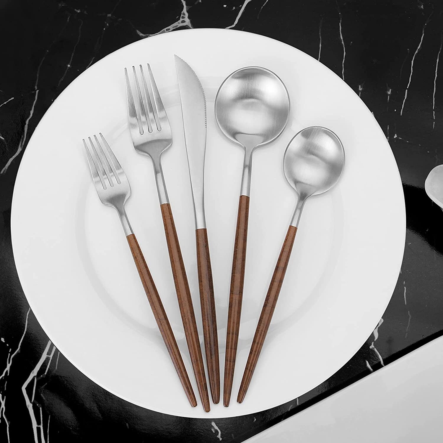 https://ak1.ostkcdn.com/images/products/is/images/direct/12bfb36cf090d71f1764baa5b8736b5b5c18c4af/Silverware-Set-with-black-handle%2C-Vanys-30-Piece-Stainless-Steel-Cutlery-Flatware-Set%2C-Kitchen-Utensil-Sets-for-6.jpg