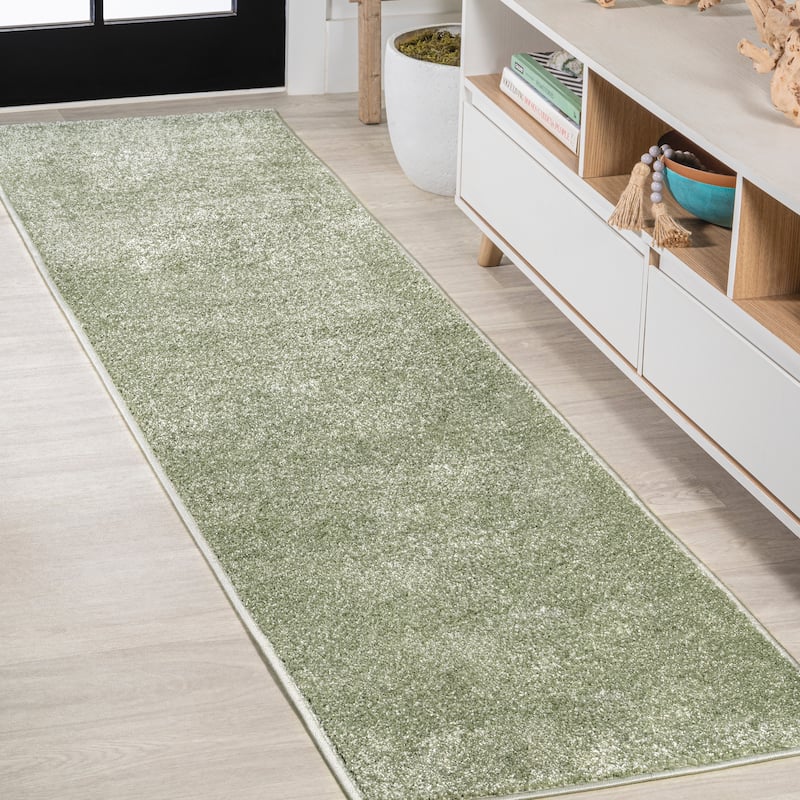 JONATHAN Y Tumbling Solid Low-Pile Area Rug - 2 X 12 - Green