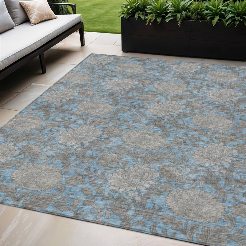 HomeRoots Floral Transitional Rectangle Outdoor Rug - 5' X 8'