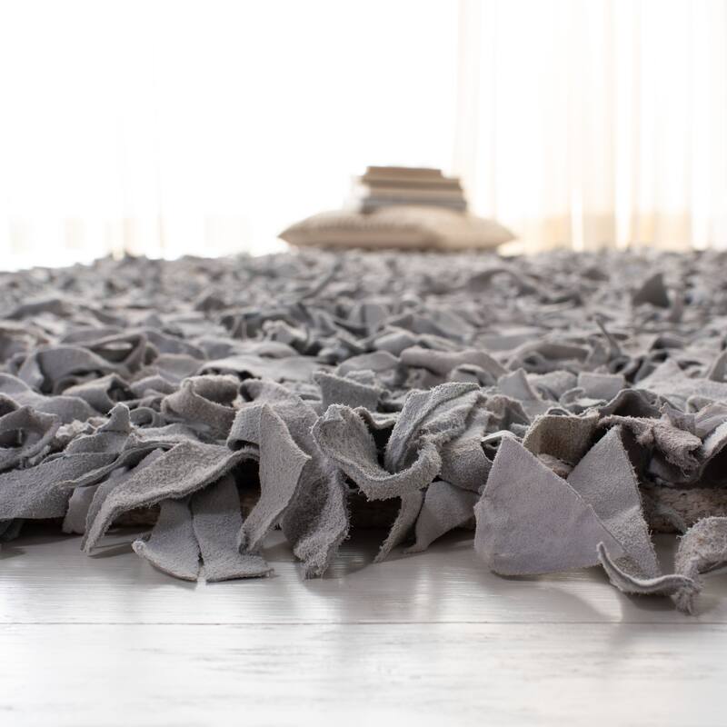 SAFAVIEH Handmade Leather Shag Carlijn Modern Decorative Rug