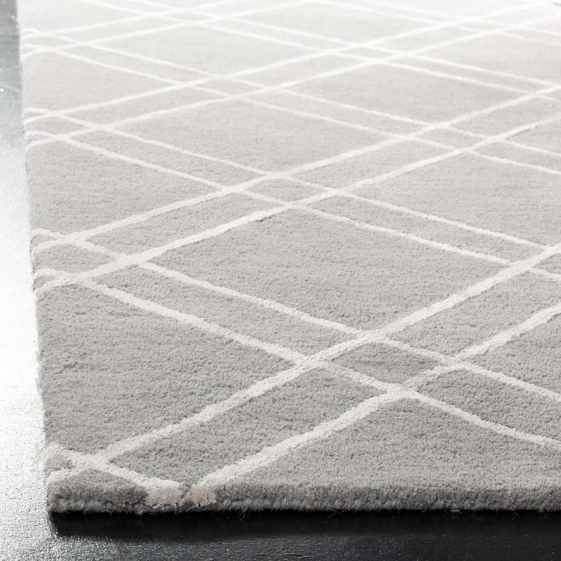 SAFAVIEH Handmade Himalaya Beadwork Modern Wool Rug