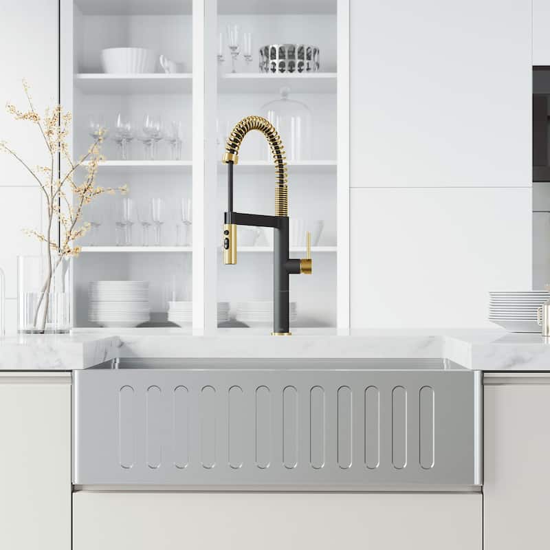 VIGO Edison Pro 20" H Single Handle Pull-Down Sprayer Kitchen Faucet