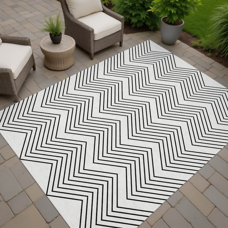 Machine Washable Indoor/ Outdoor Modern Chevron Chantille Rug