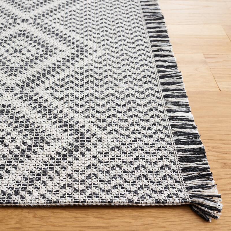 SAFAVIEH Augustine Laufey Moroccan Boho Fringe Rug