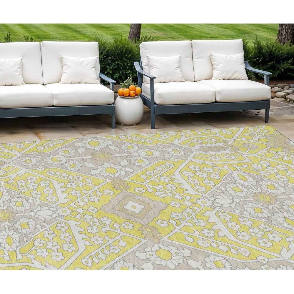 HomeRoots Floral Transitional Rectangle Outdoor Rug